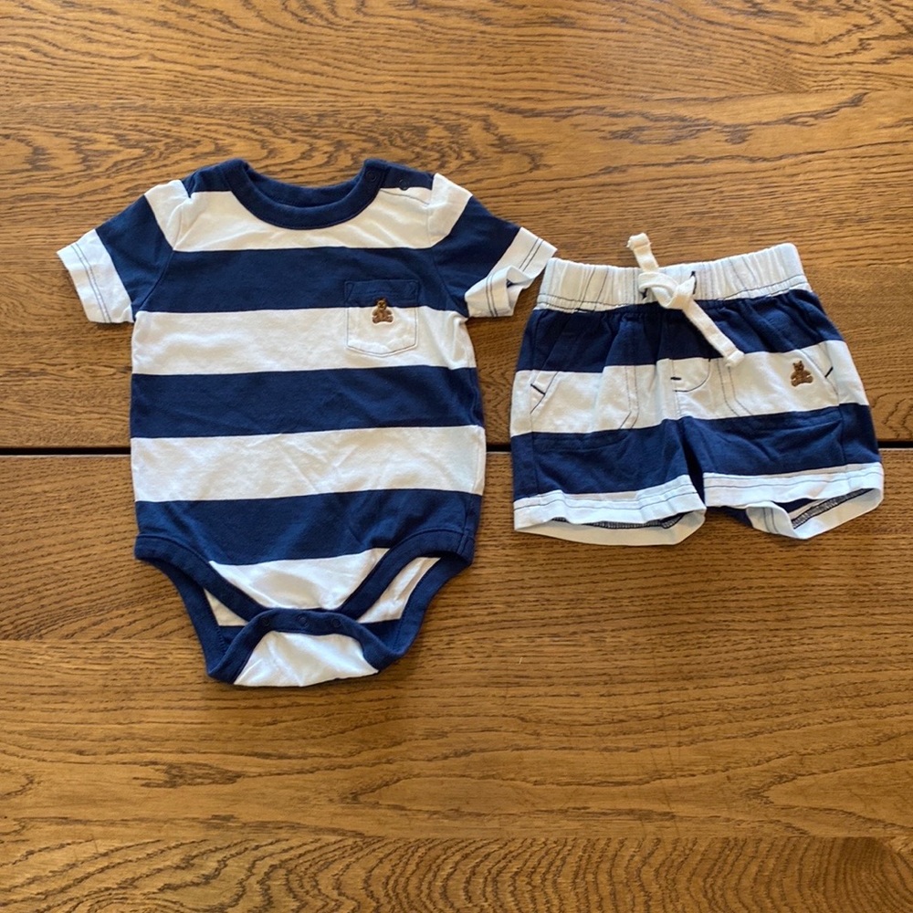 Baby Gap bodysuit & pull-on shorts 3-6 months